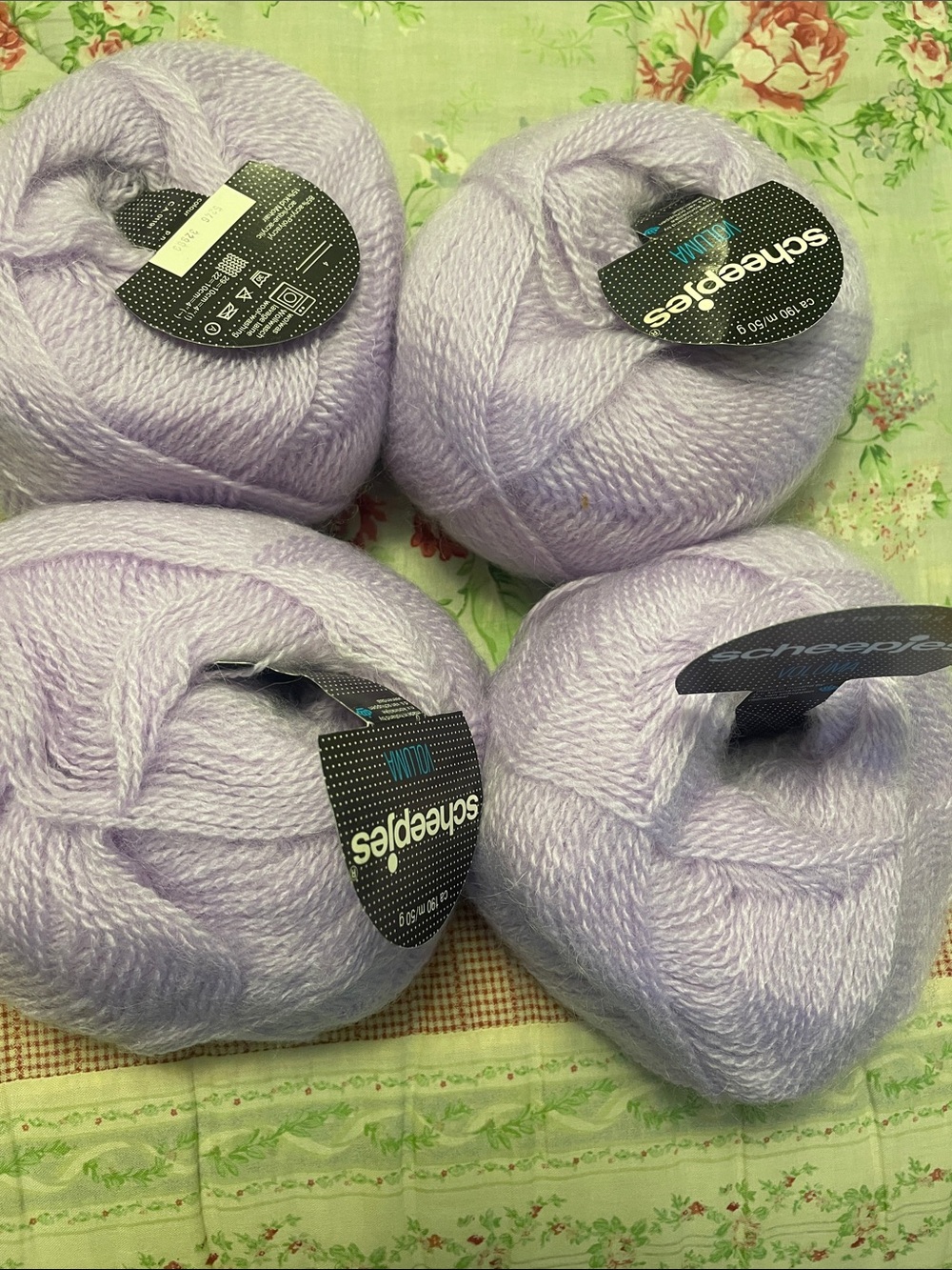 Lilac Women Sweater Yarn - Soft Lavender Knit 4Skiens. Scheepjes Volums
